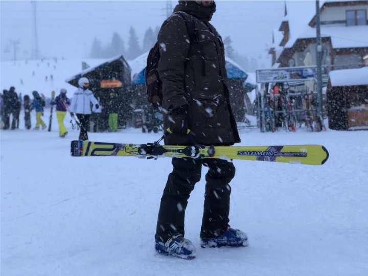 Uchwyt do noszenia nart w praktyce