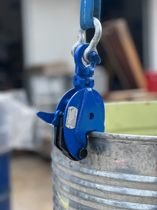 Uchwyt do podnoszenia blaszanych beczek