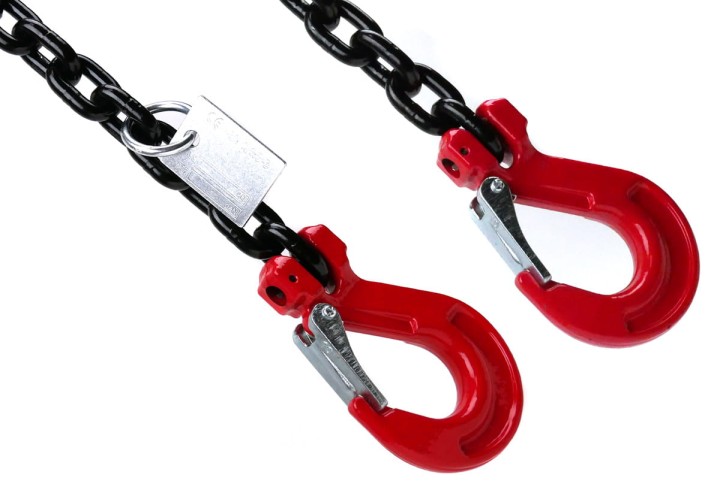 Lancuch-transportowy-z-hakami-z-zapadka.jpg