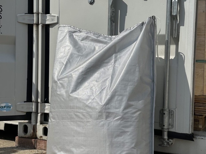 Kurtyna termoizolacyjna typu koc wygodna w przechowywaniu.JPG