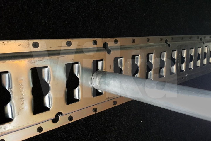 Drążek rozporowy wpięty do listwy - stalowy w osłonie